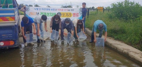 [축산과]쏘가리 방류2.jpg