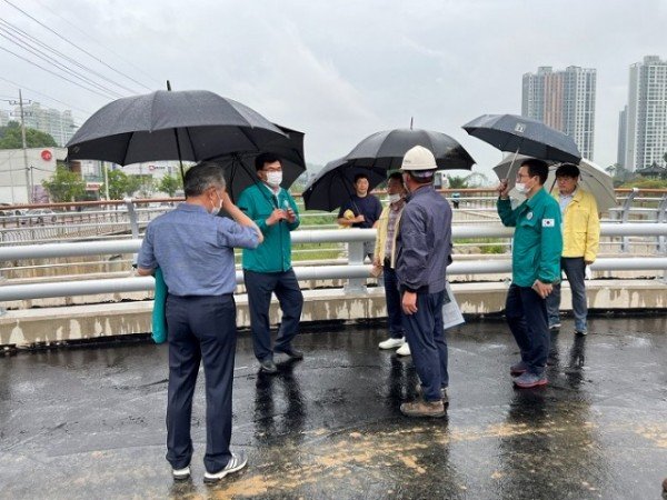 [하천과]태풍 힌남노 북상에 따른 하천 정비 사업장 긴급 점검.jpeg