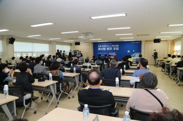 0912-1 권기창 안동시장 안동·임하댐 수자원 활용 물산업 발전 포럼 참석 (3).JPG