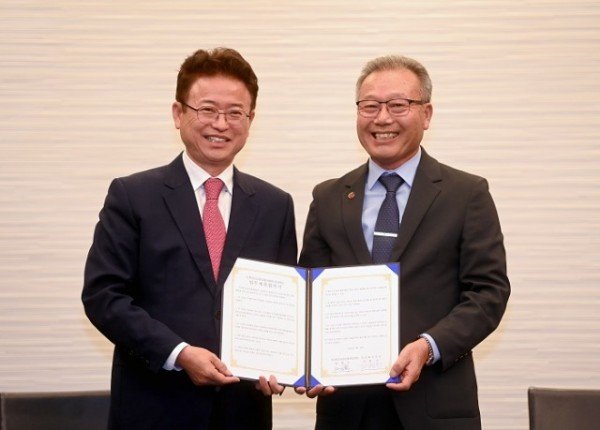 (1-9)미주한인상공회의소_총연합회_MOU1.jpg
