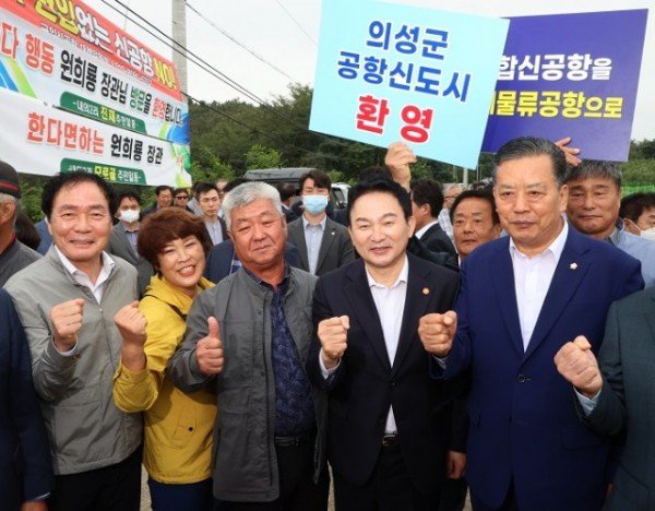 01-1의성군제공 통합신공항 이전대상지 현장방문.jpg