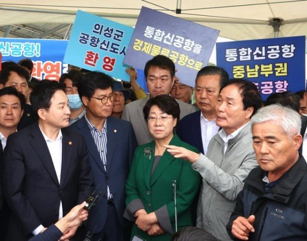 01-2 의성군제공 통합신공항 이전대상지 현장방문.jpg