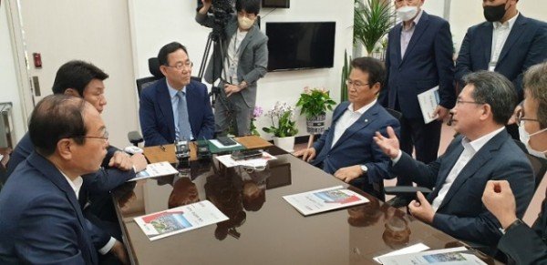 220929_주호영 원내대표 등 회동_대구편입정책단 (1).jpeg