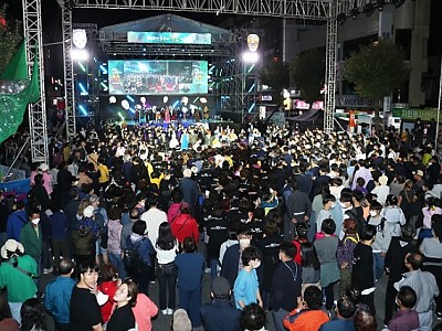 0930 안동국제탈춤페스티벌 2022 개막 모두가 영웅이 되어 거리로 나서다 (12).JPG