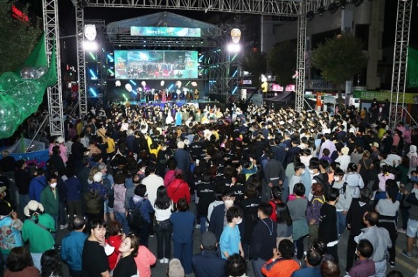0930 안동국제탈춤페스티벌 2022 개막 모두가 영웅이 되어 거리로 나서다 (12).JPG