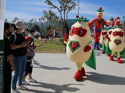 영주  2022영주세계풍기인삼엑스포 마스코트 풍삼이 거리 퍼레이드 6.jpg