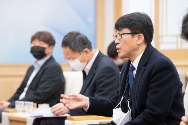 [신성장산업과] 한류메타버스 전당 간담회_대경원 유철균원장님1.jpg