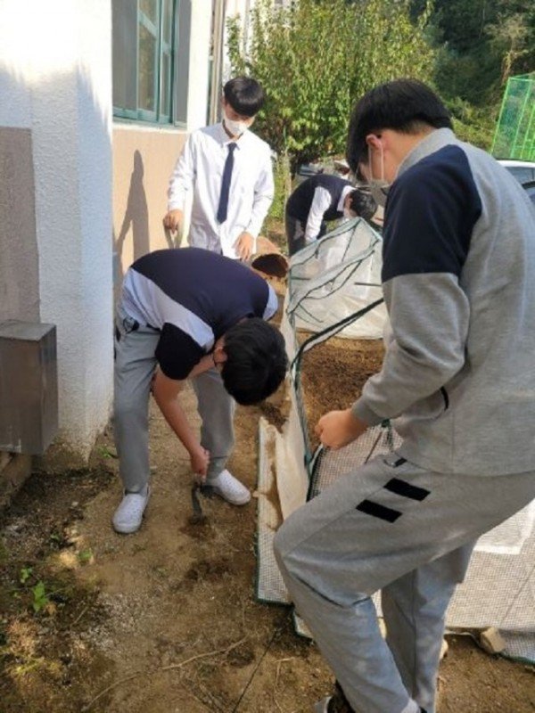[금오중] 제30회 학생과학탐구올림픽 동상 수상 사진2.jpg