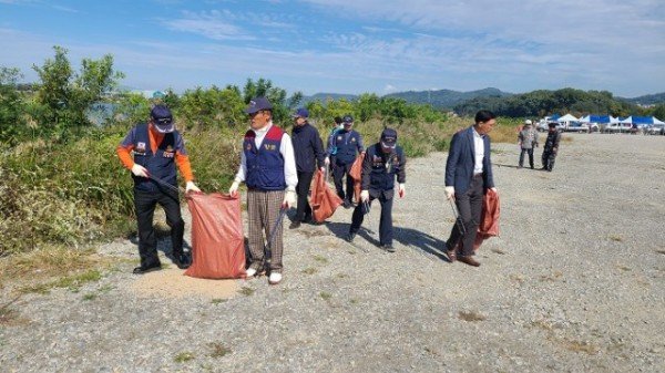 [복지정책과]2022년 대한민국특수임무유공자회 경북지부 수중 및 수변 환경정화활동.jpeg