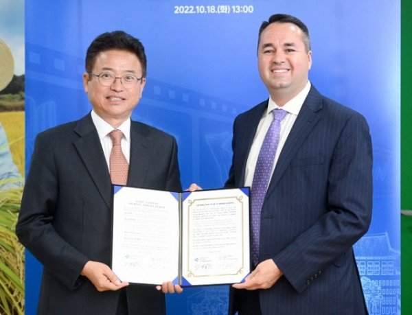(1-2)국제_메타버스_영화제_추진_업무협약식1.jpg