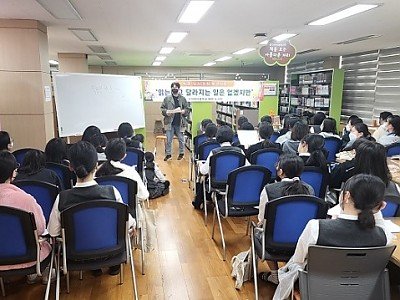 [구미여중]작가 초청 북콘서트 개최 사진2.jpg