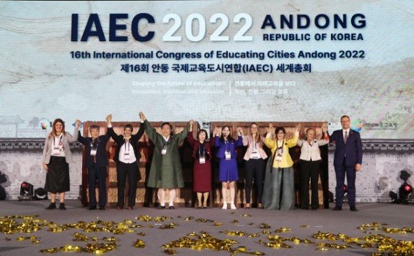 1028 “제16회 안동 IAEC 세계총회”안동선언문 채택하며 폐회 (1).JPG