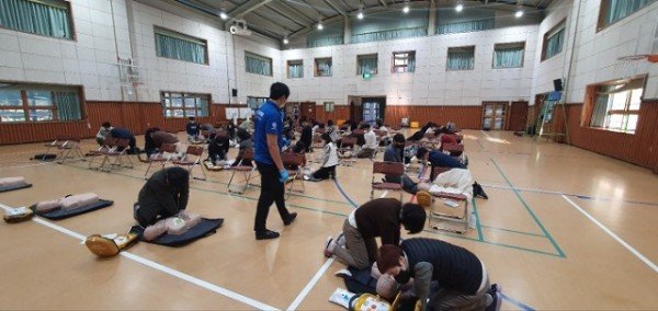 [천생초] 교직원심폐소생술 사진1.jpg