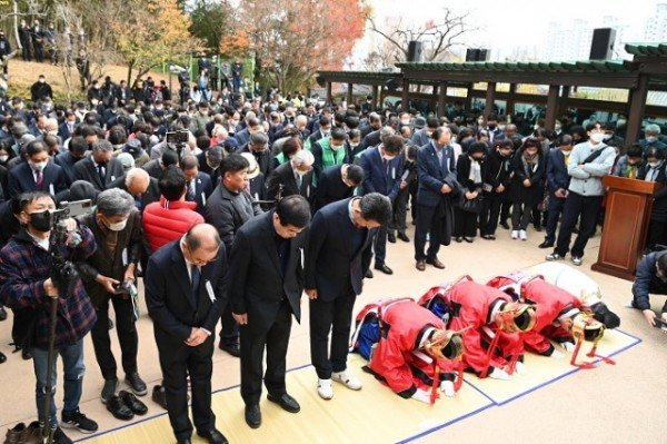 [박정희대통령역사자료관] 박정희대통령 탄신 105돌 숭모제 기념행사 개최6.jpg