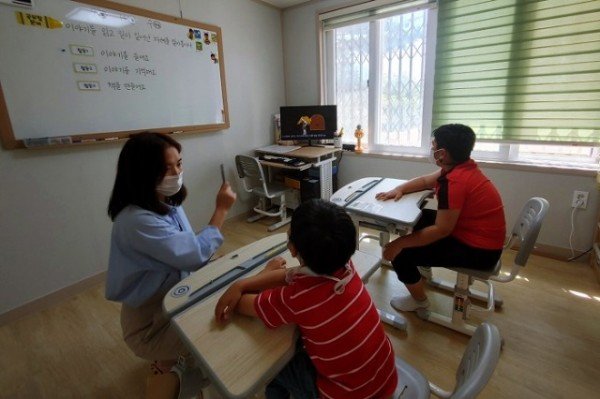 3. 당포초 돋움반(특수교육) 유한나 선생님이 교육하는 모습 (2).jpg