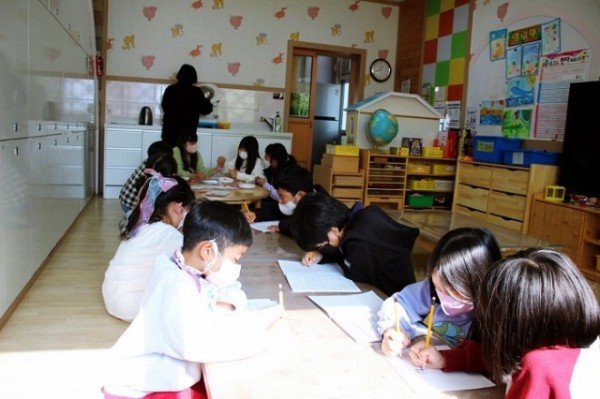 4. 돌봄교실에서 모든 학생이 개인에 맞게 선택해 학습하고 있다.jpg