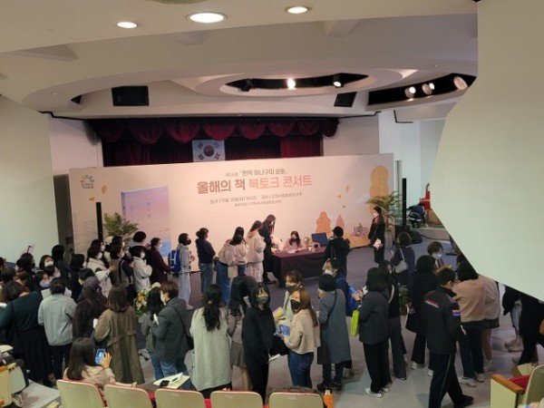 [시립중앙도서관] 최은영 작가님과 함께하는 북토크 콘서트 개최!2.jpg