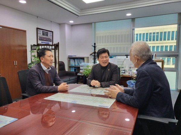 김장호  구자근  경북도 재정실장(권오열).jpg