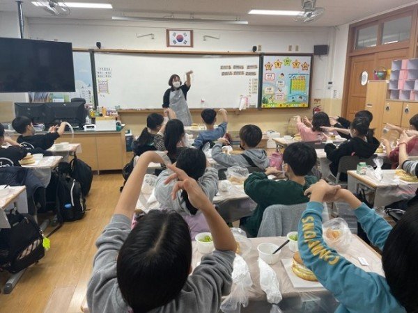 [형일초] 2022년 교육회복을 위한 푸드테라피 프로그램 사진2.jpg