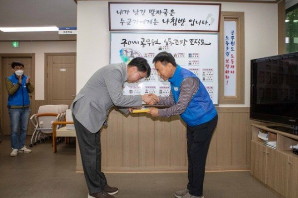 감사패 전달.JPG
