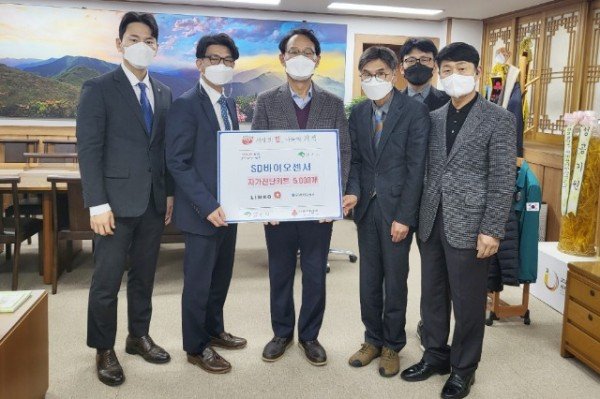 영주 4-1 영주시는 ㈜SD바이오센서와 ㈜링코제일이 코로나 재확산 방지를 위해 25일 자가 진단키트 5000개(1100만원 상당)를 기_.jpg