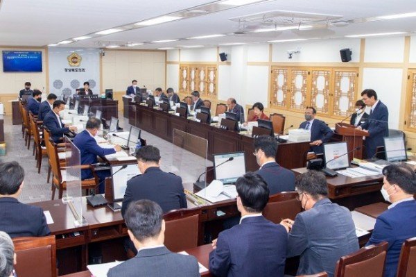 예산결산특별위원회 사진.jpg