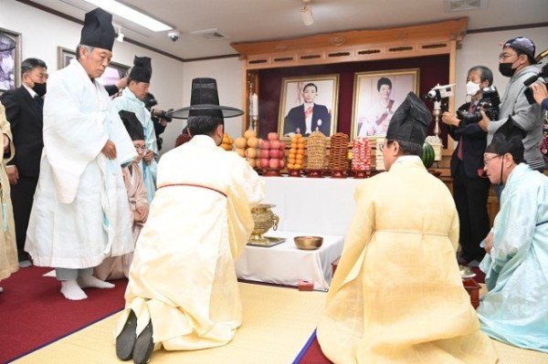 박정희 대통령 서거 43주기 추모제·추도식 거행2.jpg
