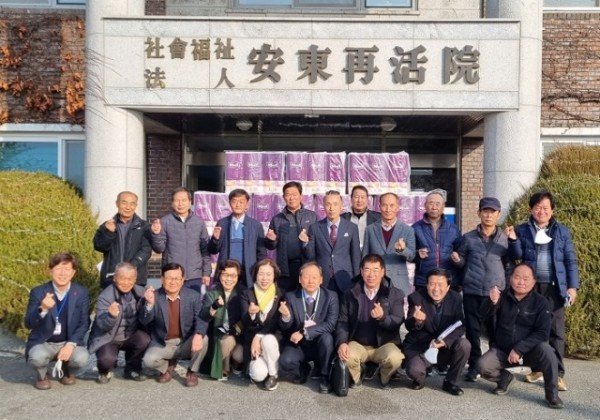 1211-8 서후면 이장협의회  안동시온재단 방문하여 생필품 기부 (1).jpg