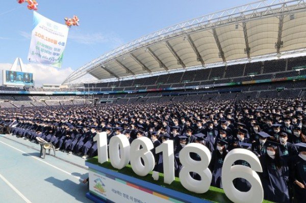 4_신천지예수교_증거장막성전이하_신천지예수교이_지난_11월_20일_대구_스타디움에서_10만_6,186명의_수료생을.jpeg