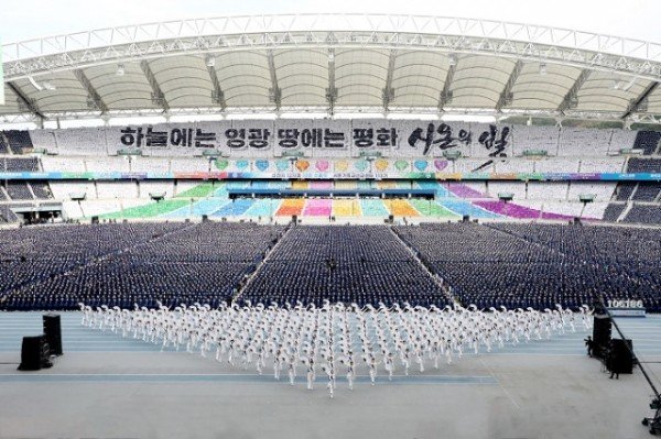5_신천지예수교_증거장막성전이하_신천지예수교이_지난_11월_20일_대구_스타디움에서_10만_6,186명의_수료생을.JPG