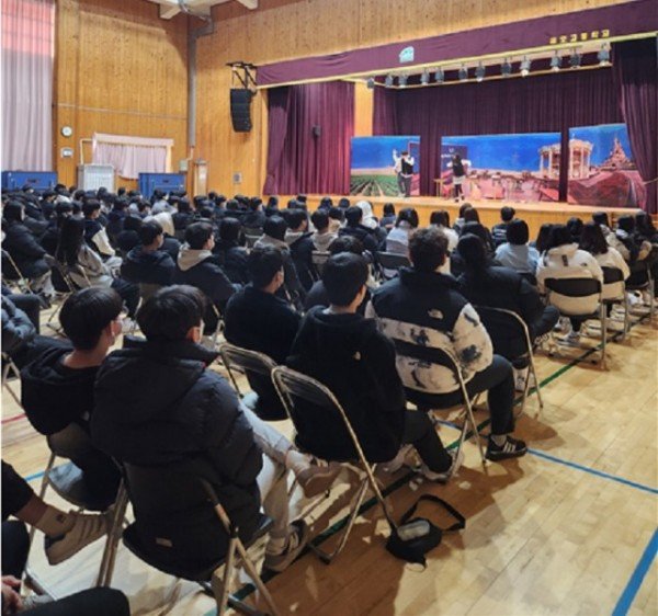[금오고] 3학년 수능 이후 프로그램 보도자료 사진1.jpg