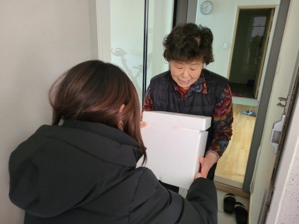 길원여고_봉사동아리_‘인터랙트_독거노인_김장_나눔_봉사_나서_3.jpg