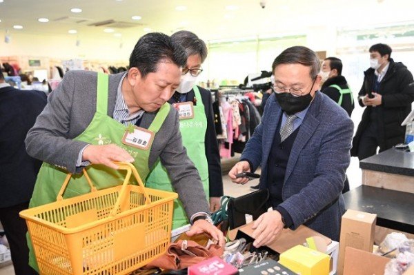 [복지정책과] 구미시청 직원들의 따뜻한 마음 모아“아름다운 하루”를 나누다4.jpg