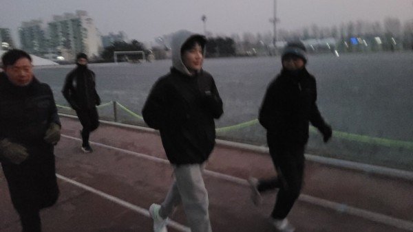 3_ac2Ud018svc18wymfl0vo53v_tg3zvl.jpg