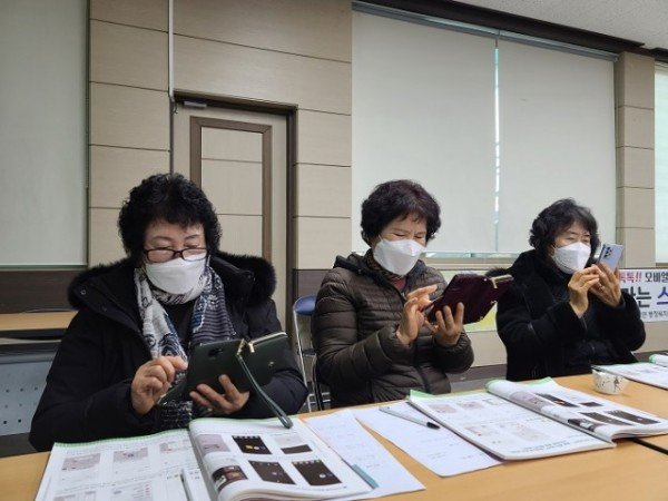 [기획예산실]찾아가는 스마트폰 교육.jpg