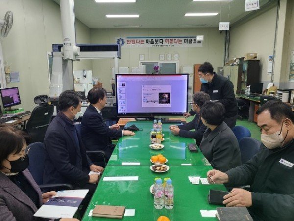 [기업투자과] 김호섭 구미부시장  중소기업 현장소통 간담회 개최2 - (주)대영정밀.jpg