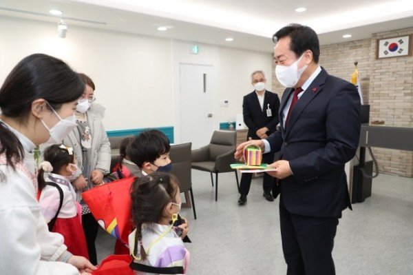 권기창 시장 설 앞두고 직장어린이집 방문 (5).JPG