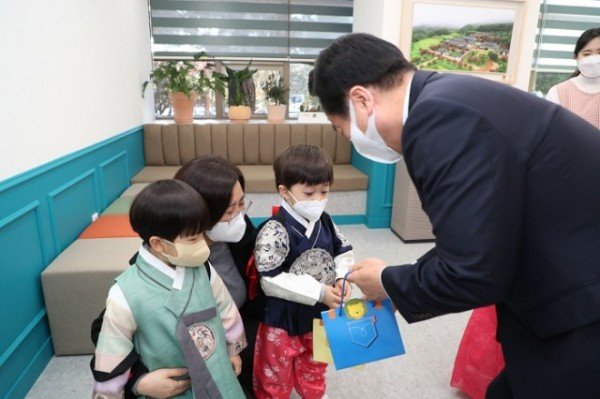 권기창 시장 설 앞두고 직장어린이집 방문 (6).JPG