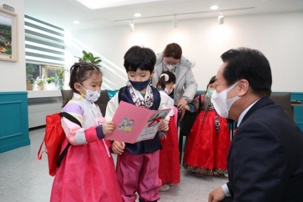 권기창 시장 설 앞두고 직장어린이집 방문 (3).JPG