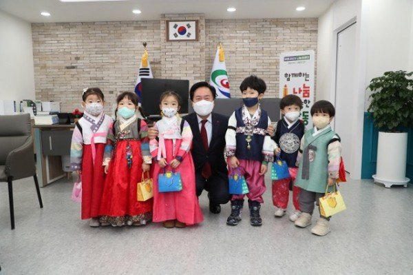 권기창 시장 설 앞두고 직장어린이집 방문 (1).JPG