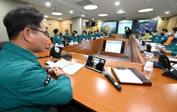 설 연휴 상황근무자 격려(독도 경비대 영상통화)1.jpg