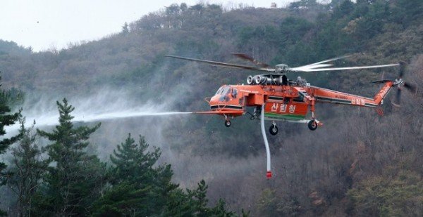 (3-4)산림청_초대형_헬기(S-64)_209호기_취항식(시연).jpg