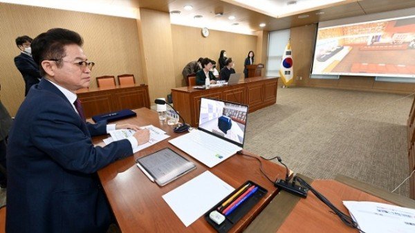 2._실리콘밸리_스타트업_아카데미_경북_업무협약_(3).jpg