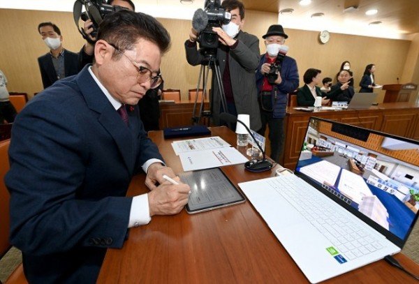 2._실리콘밸리_스타트업_아카데미_경북_업무협약_(1).jpg