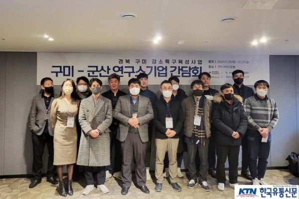 사진2. 간담회 단체사진.jpg