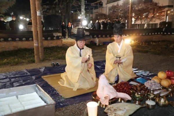 0205 권기창 시장  안동부(安東府) 신목(神木) 제사 올려 (2).JPG