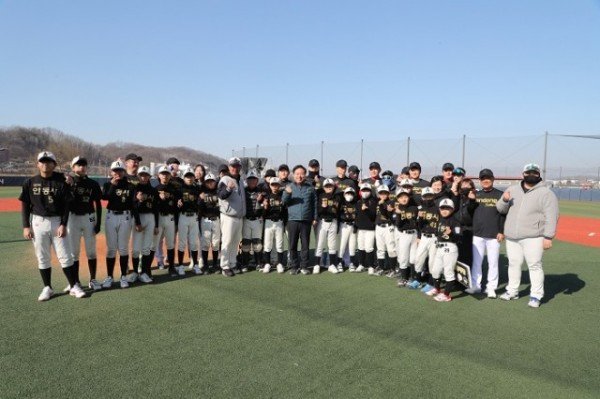 0226 제1회 안동시리틀야구파더스 대회-시구하는 권기창 안동시장‘대회 축하’ (3).JPG