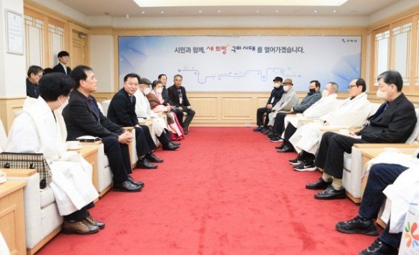 [총무과] 독립유공자 격려 2.jpg