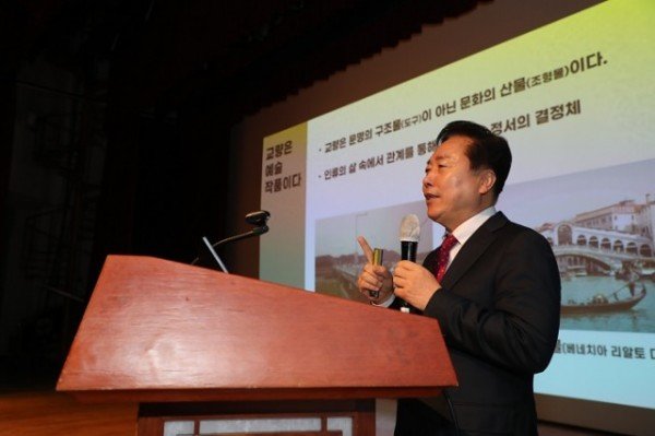 0303_권기창_안동시장__정례조회서_특강_펼쳐_교량의_문화적_재생_나서야_(1).JPG