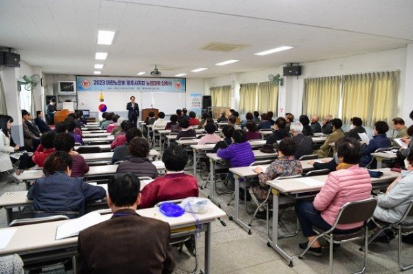 대한노인회 영주시지회, 부설 노인대학 입학식 개최 (박남서 영주시장 축사).jpg